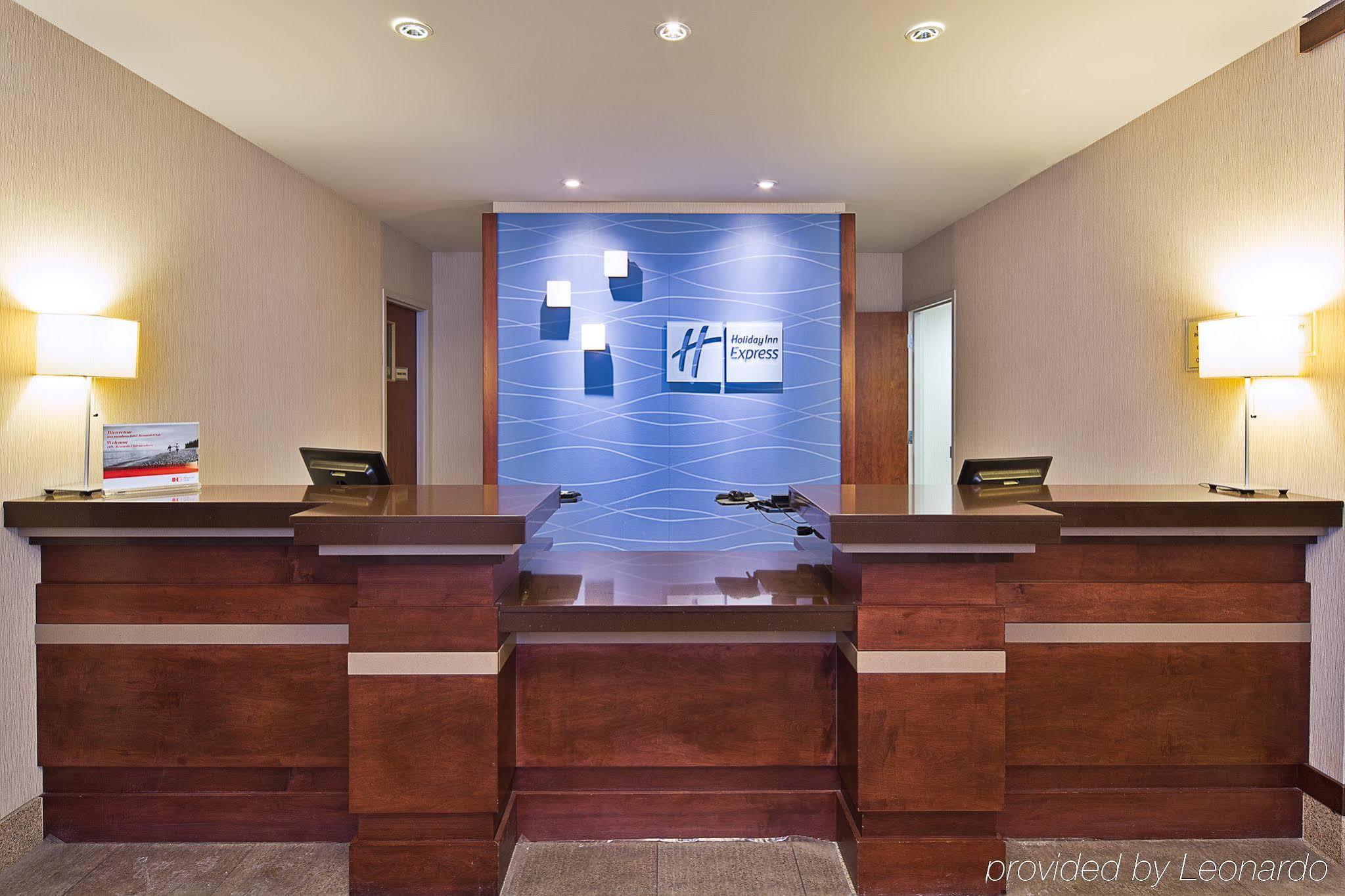 Holiday Inn Express Hotel & Suites Ottawa Airport By Ihg Exterior foto