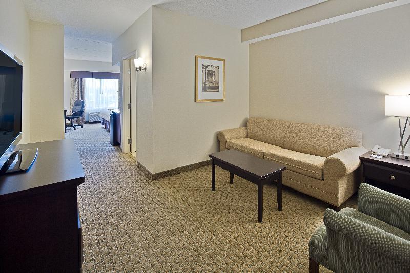 Holiday Inn Express Hotel & Suites Ottawa Airport By Ihg Exterior foto