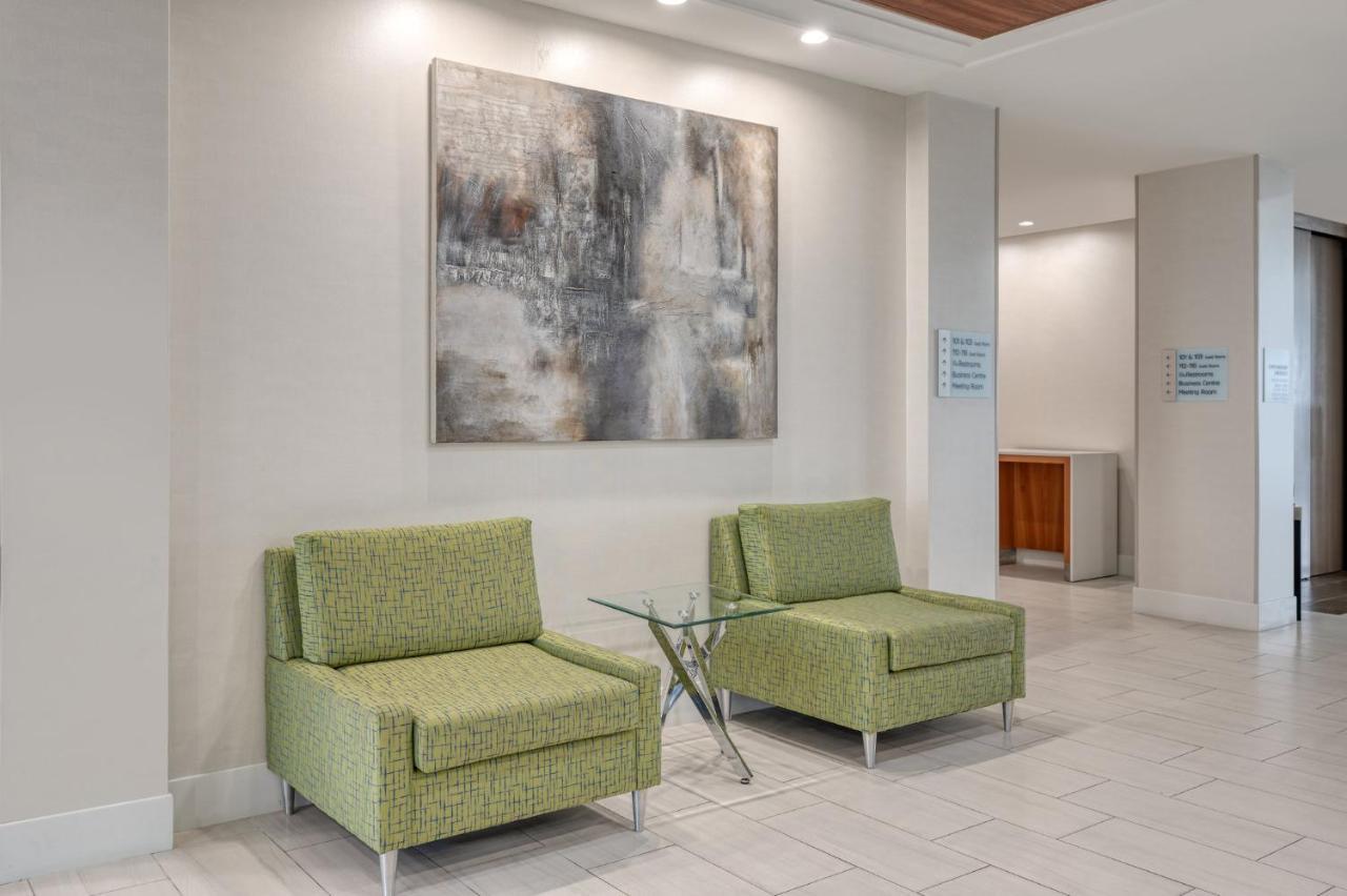 Holiday Inn Express Hotel & Suites Ottawa Airport By Ihg Exterior foto