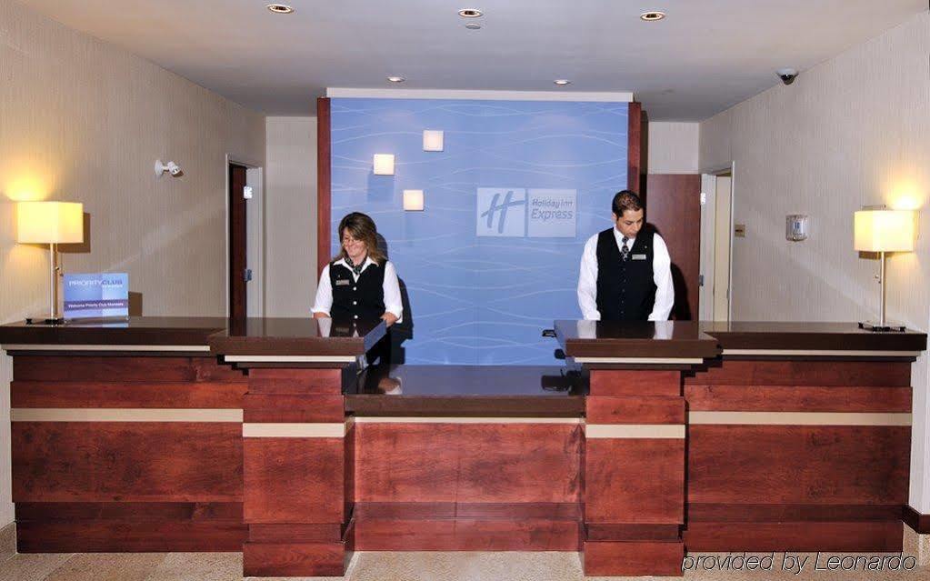 Holiday Inn Express Hotel & Suites Ottawa Airport By Ihg Exterior foto