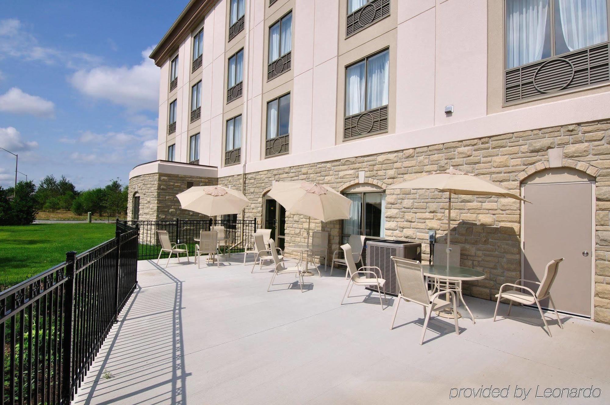 Holiday Inn Express Hotel & Suites Ottawa Airport By Ihg Exterior foto